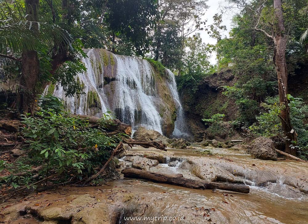 Oenesu Air Terjun Tiga Tingkat Yang Tak Jauh Dari Kota Kupang